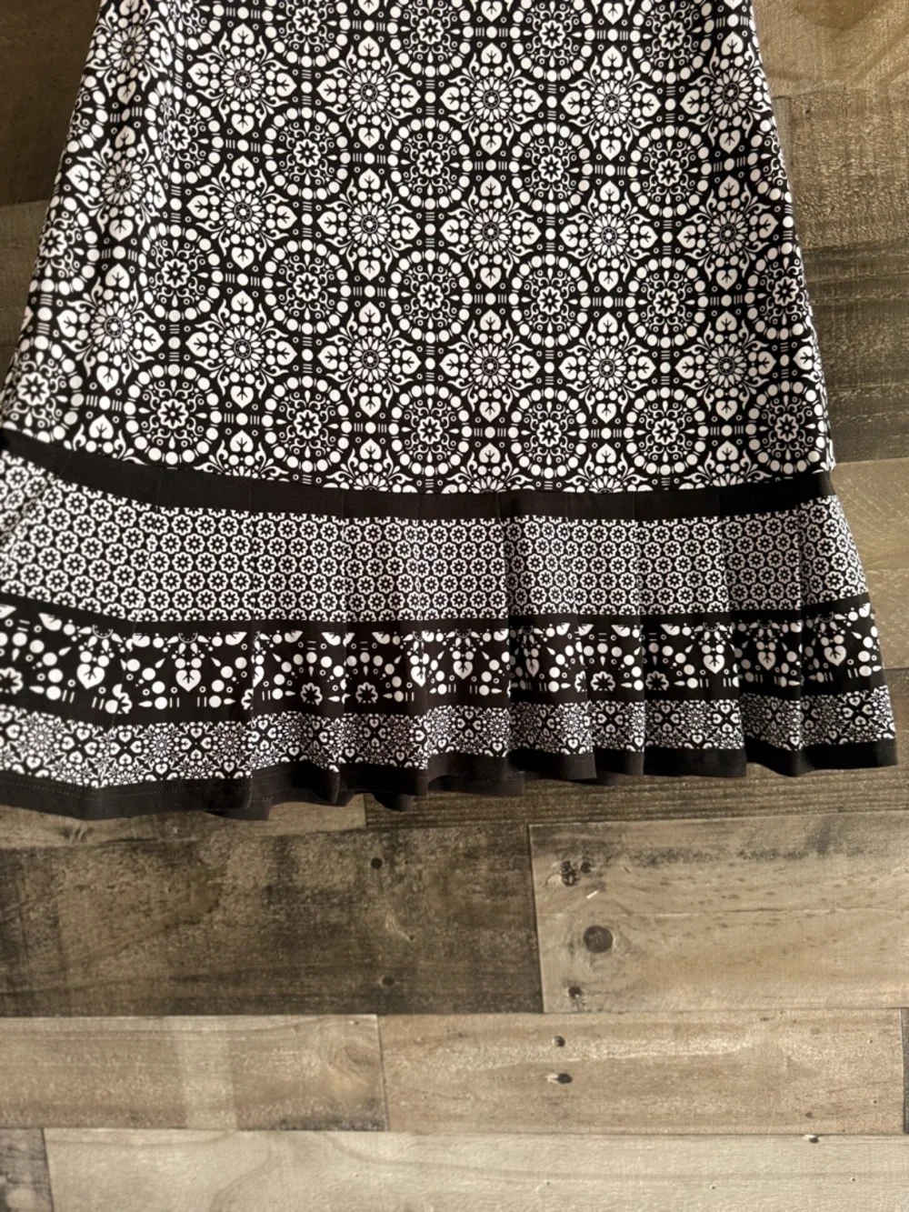 White House Black Market Black & White Printed Shift Dress - Picture 4 of 7